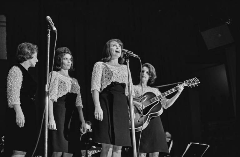 RANKED: The 50 Greatest Country Songs of All Time – Nostalgic Buzz